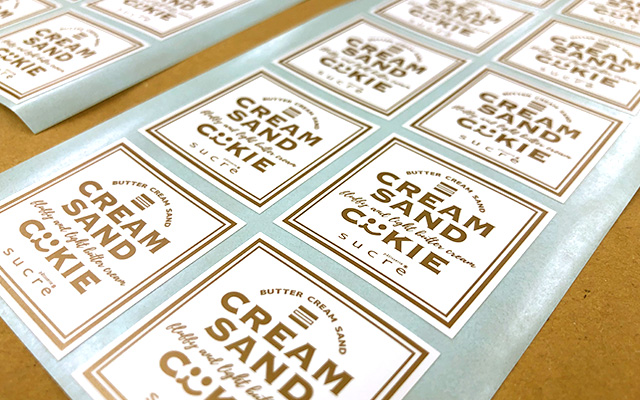 バターサンドクッキーの商品ラベル（ユポ／冷凍／1色印刷／金刷り